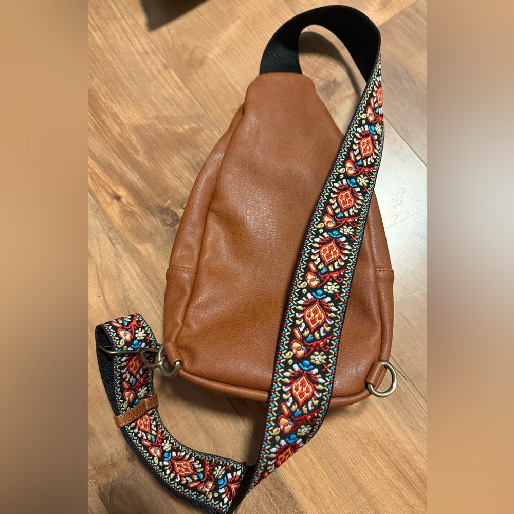 Antik Kraft Strap Sling Bag - Picture 5 of 9